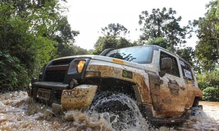 Fábrica da Troller envolve negociações com investidores brasileiros