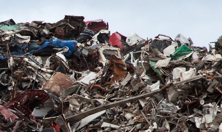 Reciclagem de veículos, um dos projetos em curso da Stellantis