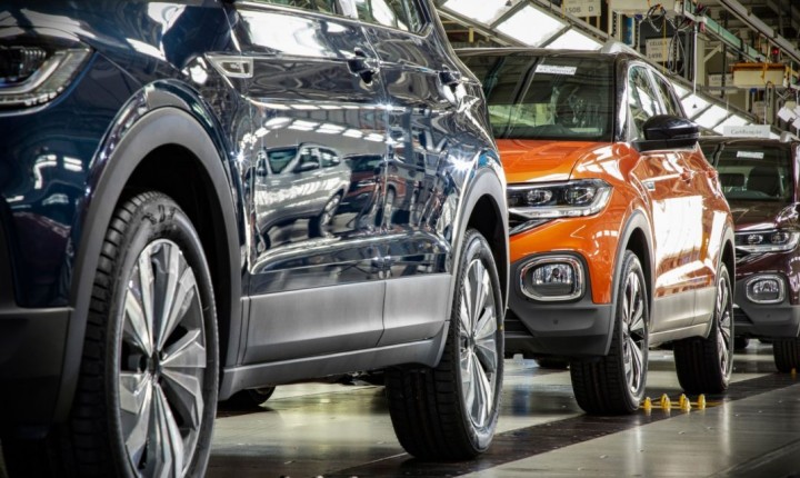 Carros brasileiros perdem espaço para os importados