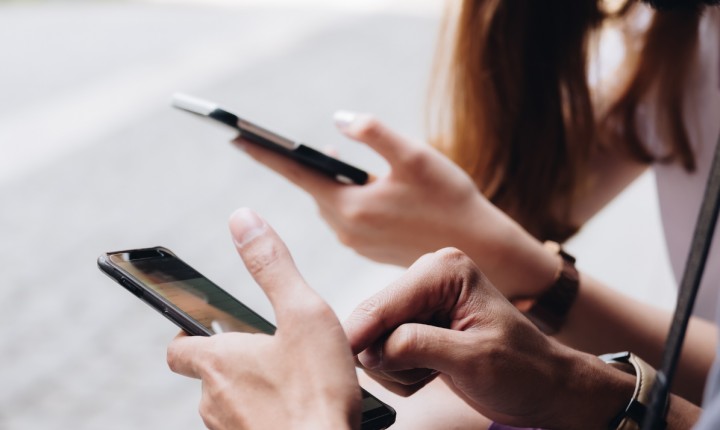 5 passos para evitar a síndrome do pescoço tecnológico