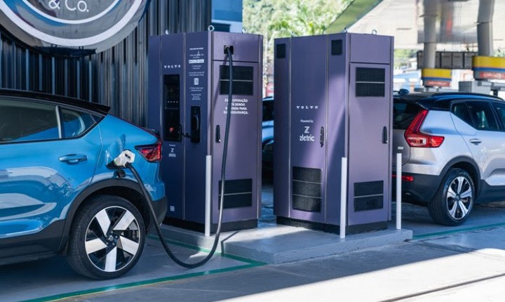 Itajaí (SC) recebe carregador rápido da Volvo Car Brasil