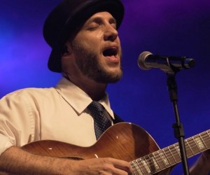 A versatilidade musical de Felipe Coelho