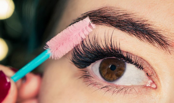 Alongamento de cílios: cuidado com as ciladas