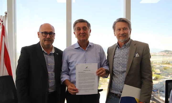 Manifesto é entregue ao prefeito Topázio Neto