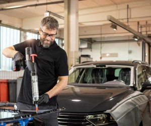 Saiba quando o dano no para-brisa é caso de troca ou reparo