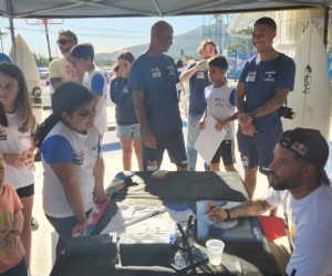 Campeão mundial de surf “Mineirinho” visitou Programa Bairro Educador