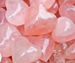 Saiba como utilizar pedras e cristais para atrair o amor