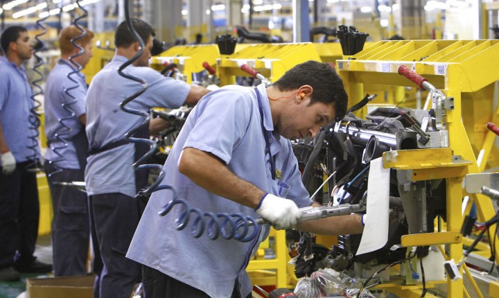 Renault entra em férias coletivas e reduzirá produção 