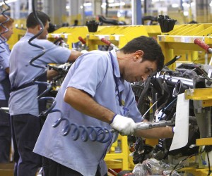 Renault entra em férias coletivas e reduzirá produção 