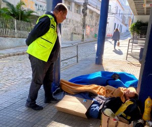  Mesmo com frio, pessoas em situação de rua continuam negando acolhimento