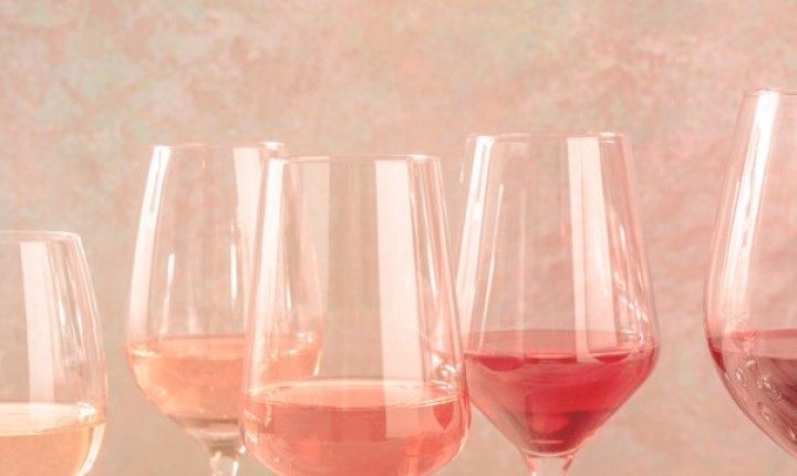 Dia Mundial do Rosé: sugestões para brindar o mais charmoso dos vinhos 