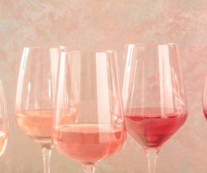 Dia Mundial do Rosé: sugestões para brindar o mais charmoso dos vinhos 