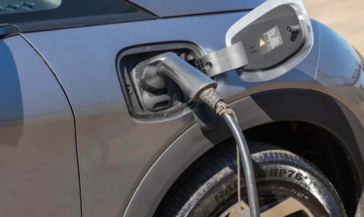 Híbridos ampliam vendas, mas fatia dos 100% elétricos não evolui