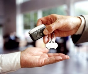 Comprar, financiar ou assinar carro? Conheça vantagens e desvantagens de cada opção