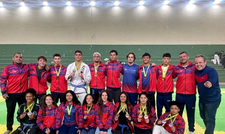 Equipes de jiu-jitsu de Floripa celebram 15 medalhas em competição