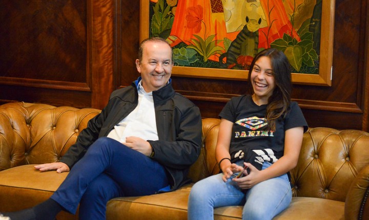 Jogadora da seleção brasileira é recebida na Agronômica