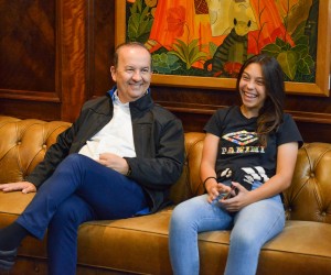 Jogadora da seleção brasileira é recebida na Agronômica