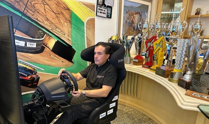 Piloto de SC treina nos principais autódromos mundiais em simulador