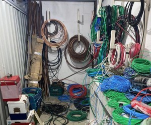 Toneladas de fios de cobre são apreendidas no Norte da Ilha e receptador é preso