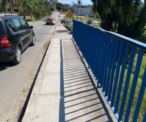 Após denúncia, calçadas rompidas começam a ser tapadas na Capital