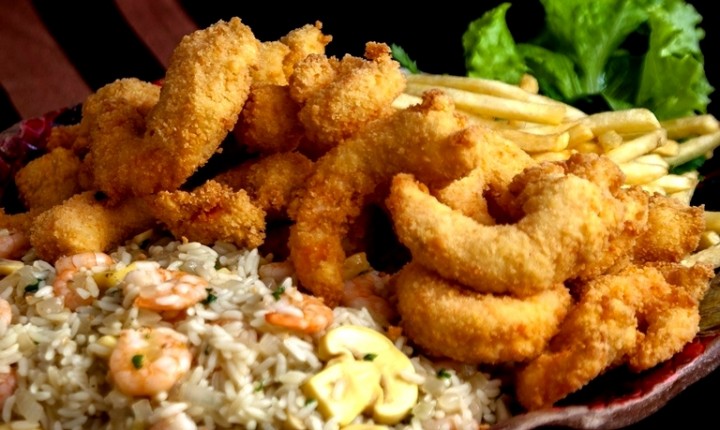 Noite de gastronomia e comédia no Antonio`s Restaurante