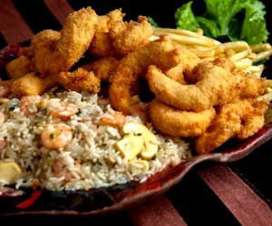 Noite de gastronomia e comédia no Antonio`s Restaurante