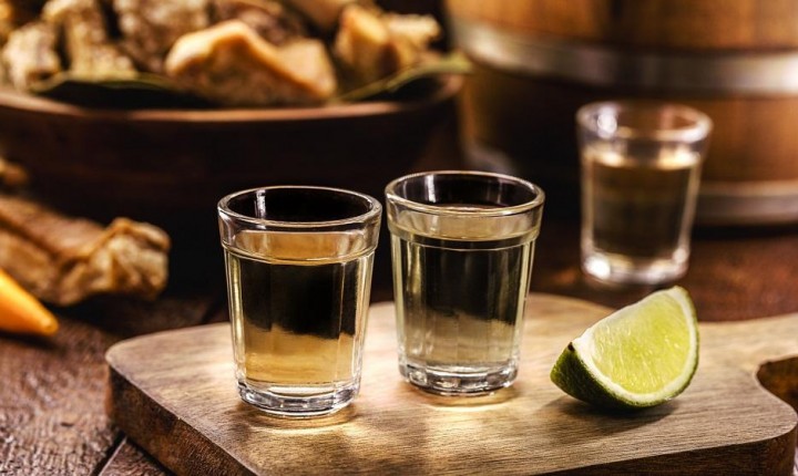 Conheça as peculiaridades da bebida destilada mais consumida no Brasil