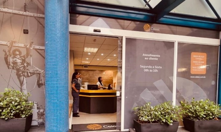 Celesc reinaugura loja de atendimento no Centro de Florianópolis