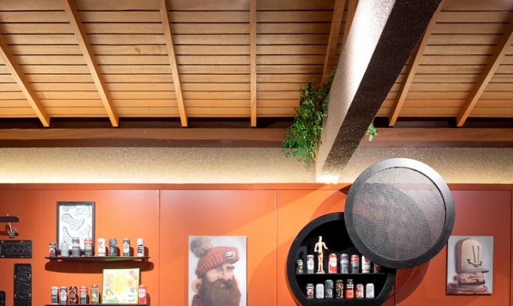 Pub destaca os elementos do rock'n'roll 