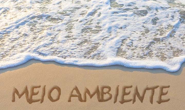 Justiça determina a retirada de quadras esportivas montadas na praia de Jurerê Internacional (SC)