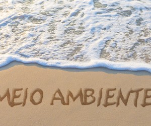 Justiça determina a retirada de quadras esportivas montadas na praia de Jurerê Internacional (SC)