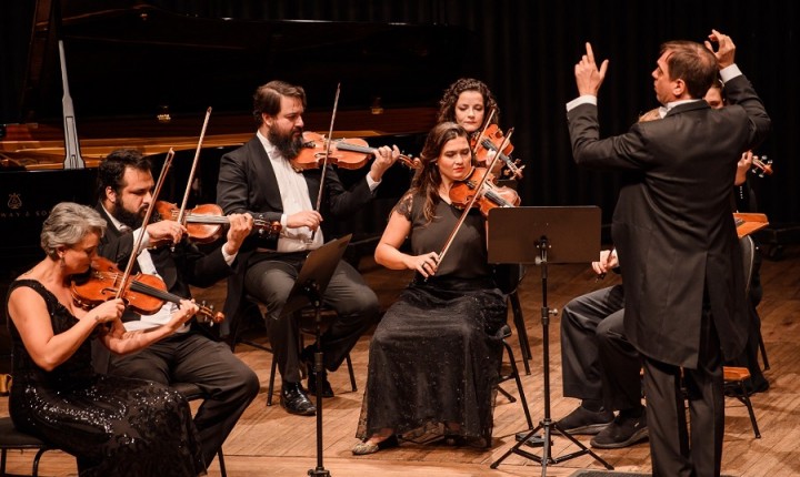 Camerata interpreta grandes compositores da música clássica ocidental