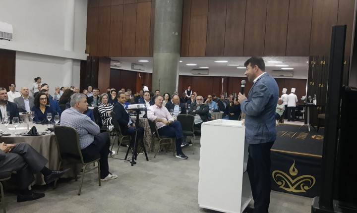 Floripa Sustentável realiza almoço estratégico com jornalista Raul Juste Lores