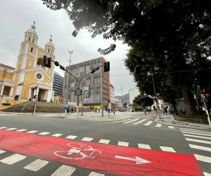 Rua da Praça XV é reaberta apenas para pedestres e transporte coletivo