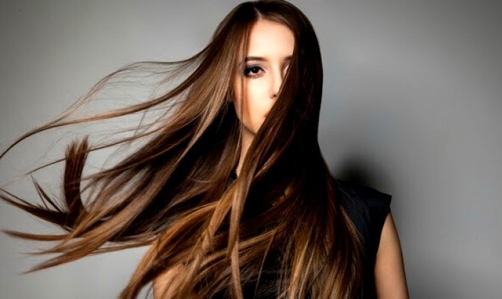 Aplique capilar pode causar ou aumentar queda dos fios, diz especialista