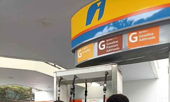 Posto de combustível é interditado na Capital pela Polícia Civil de SC e Procon Municipal