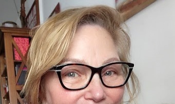 Historiadora de SC lança livro sobre sexualidade feminina e etarismo 