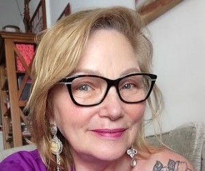 Historiadora de SC lança livro sobre sexualidade feminina e etarismo 