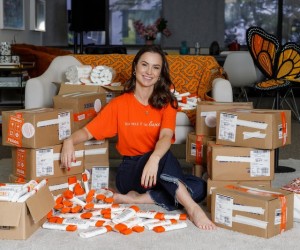 Empresária doa 100 litros de protetor solar em ação contra o câncer de pele