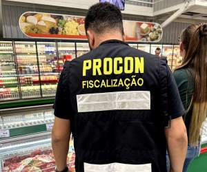 Procon fiscaliza preços dos principais produtos para a ceia na Capital