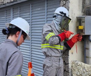 Celesc instala 100 medidores inteligentes no 1º dia de operação na Capital