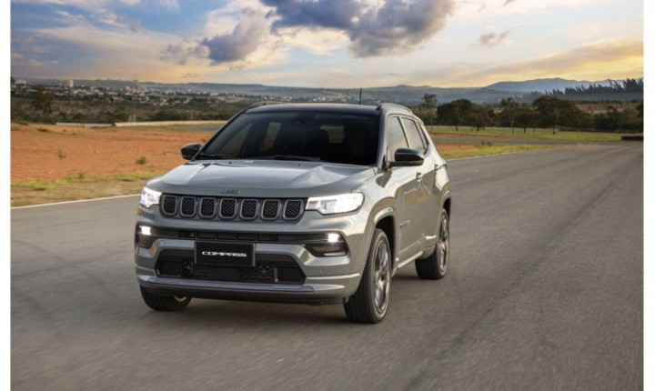 Jeep Compass lidera entre os SUVs médios