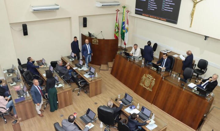 Câmara Municipal de Florianópolis aprovou, por 17 votos favoráveis e 4 contrários, o Projeto de Lei 19044/2024
