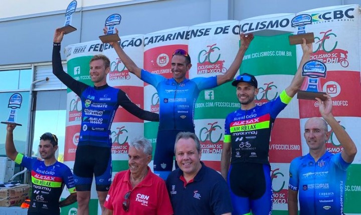 Prova ciclística Subida do Morro da Cruz homenageou o jornalista Roberto Alves