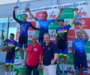 Prova ciclística Subida do Morro da Cruz homenageou o jornalista Roberto Alves