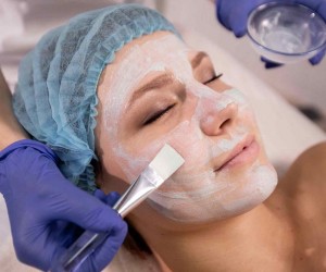 Peeling Químico ou de Fenol Light? Conheça os benefícios de cada um