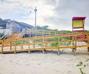 Passarela ambiental na Costa de Dentro ficou pronta em 11 dias