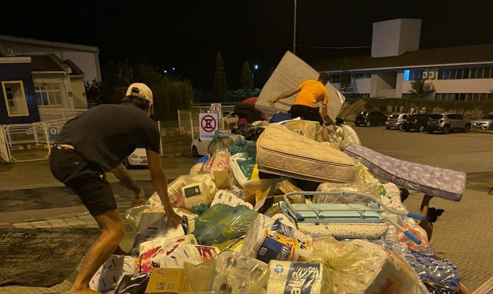 Cem toneladas de donativos arrecadados na Capital foram enviadas para o RS