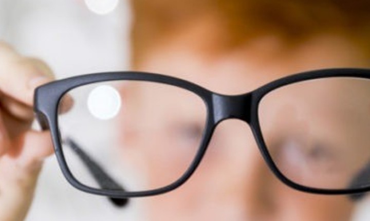 Miopia em crianças: Novo tratamento previne distúrbio visual nos pequenos 