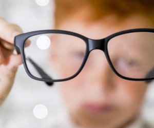 Miopia em crianças: Novo tratamento previne distúrbio visual nos pequenos 